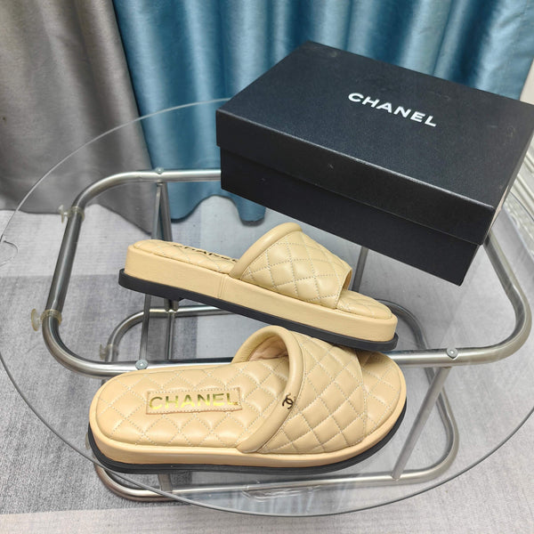 CC 25 Mule in pelle di vitello trapuntata