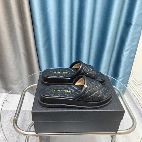 CC 25 Mule in pelle di vitello trapuntata