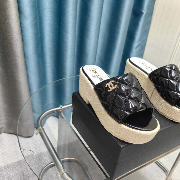 Sandalo con plateau CC 25 in pelle di vitello verniciata 10 cm