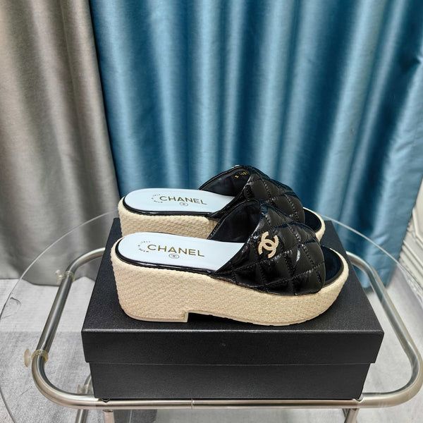 Sandalo con plateau CC 25 in pelle di vitello verniciata 10 cm