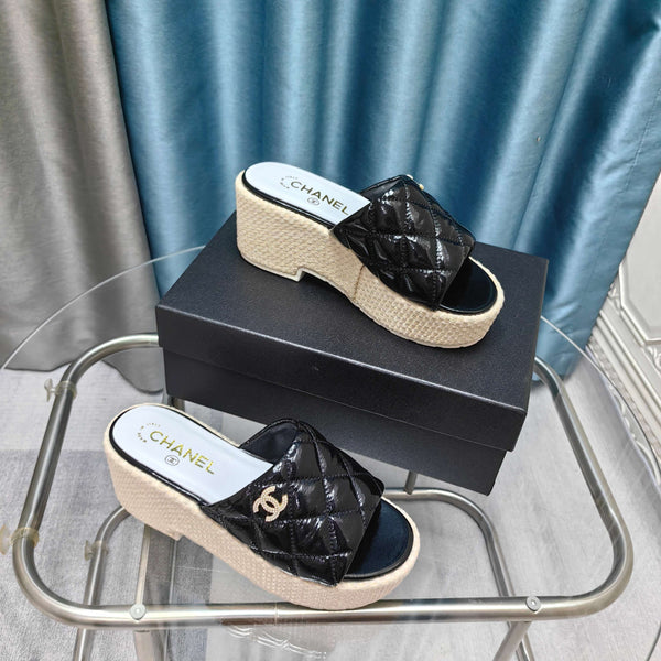 Sandalo con plateau CC 25 in pelle di vitello verniciata 10 cm