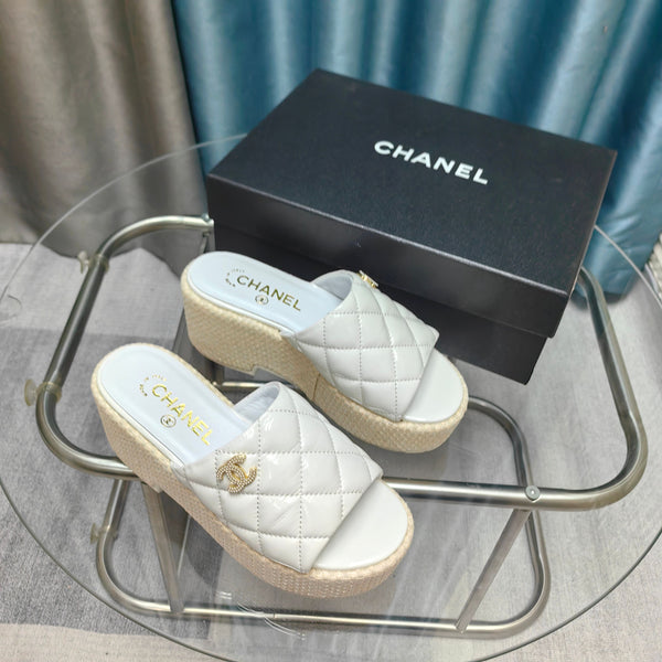 Sandalo con plateau CC 25 in pelle di vitello verniciata 10 cm