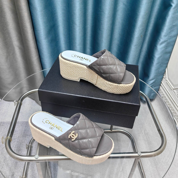 Sandalo con plateau CC 25 in pelle di vitello verniciata 10 cm