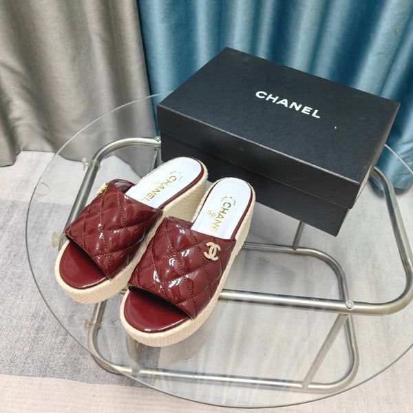 Sandalo con plateau CC 25 in pelle di vitello verniciata 10 cm