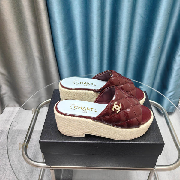 Sandalo con plateau CC 25 in pelle di vitello verniciata 10 cm