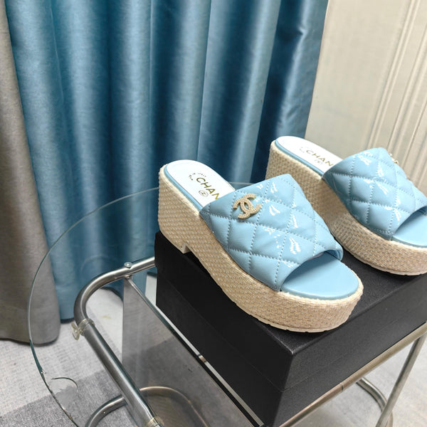 Sandalo con plateau CC 25 in pelle di vitello verniciata 10 cm