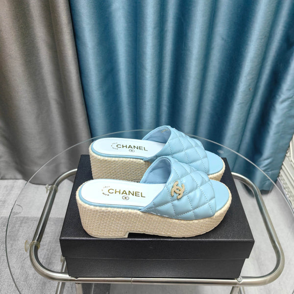 Sandalo con plateau CC 25 in pelle di vitello verniciata 10 cm