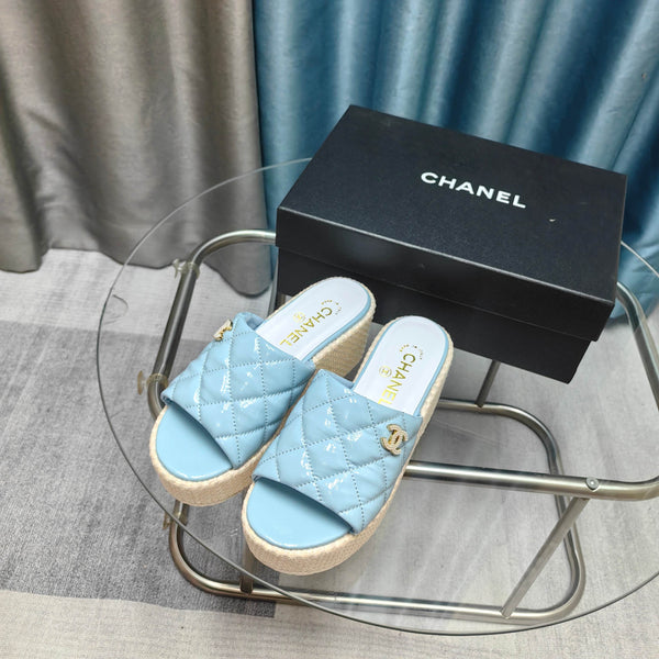 Sandalo con plateau CC 25 in pelle di vitello verniciata 10 cm