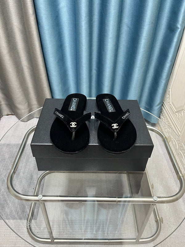 CC 25 Thong Sandal Black Velvet Diamond