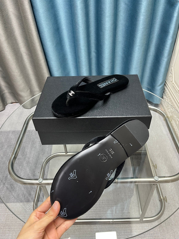 CC 25 Thong Sandal Black Velvet Diamond