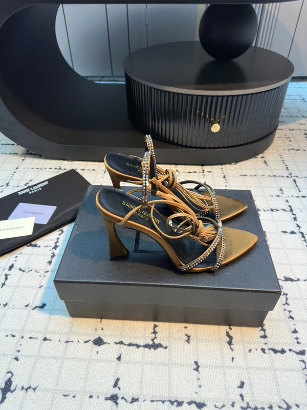 SANDALI CON TACCO ALTO E CINTURINO IN STRASS LUCENTI IN SETA MARRONE DORATO