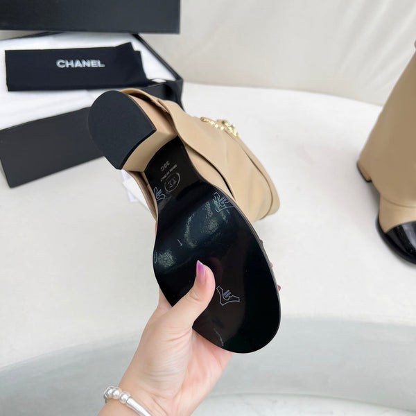 CC SHORT BOOTS 55 MM IN BEIGE CREAM LAMBSKIN WITH GOLD HARDWARE