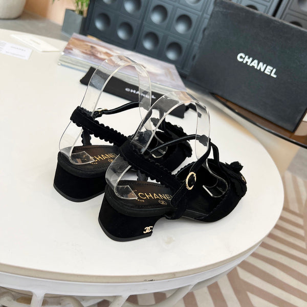 Sandali a punta CC in pelle scamosciata nera