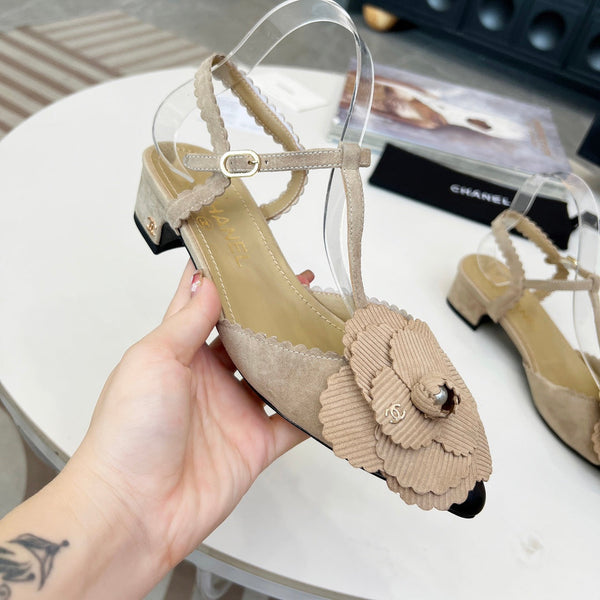 CC Pointed Toe Sandals Beige Suede
