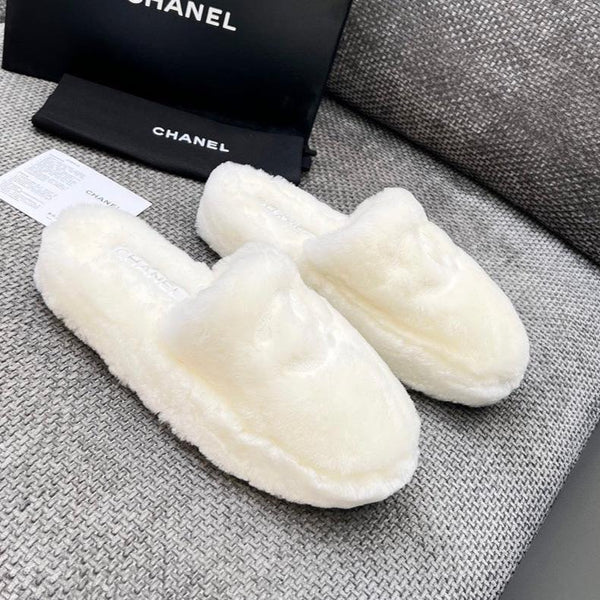 CC Slippers White Fleece