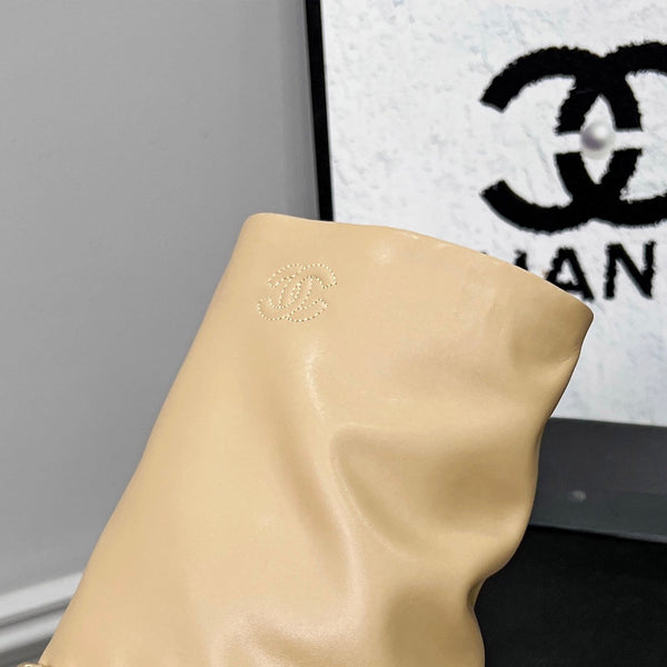 CC 25 Short Boots With Chain 55mm Beige Cowhide Black Grosgrain 374027