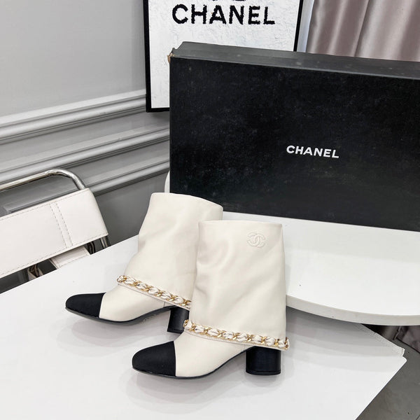 CC 25 Short Boots With Chain 55mm White Cowhide Black Grosgrain 374028