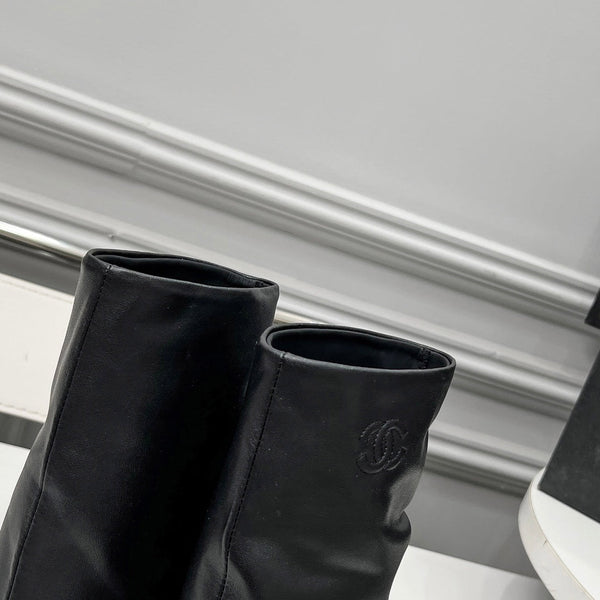 CC 25 Short Boots With Chain 55mm Black Cowhide Grosgrain 374029