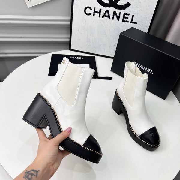 CC 25 Chelsea Ankle Boots With Chain 85mm White Black Sheepskin 374033