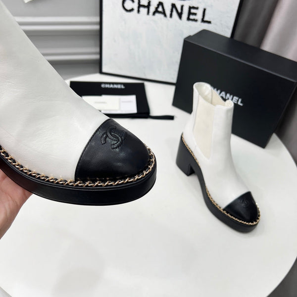 CC 25 Chelsea Ankle Boots With Chain 85mm White Black Sheepskin 374033