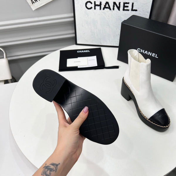 CC 25 Chelsea Ankle Boots With Chain 85mm White Black Sheepskin 374033
