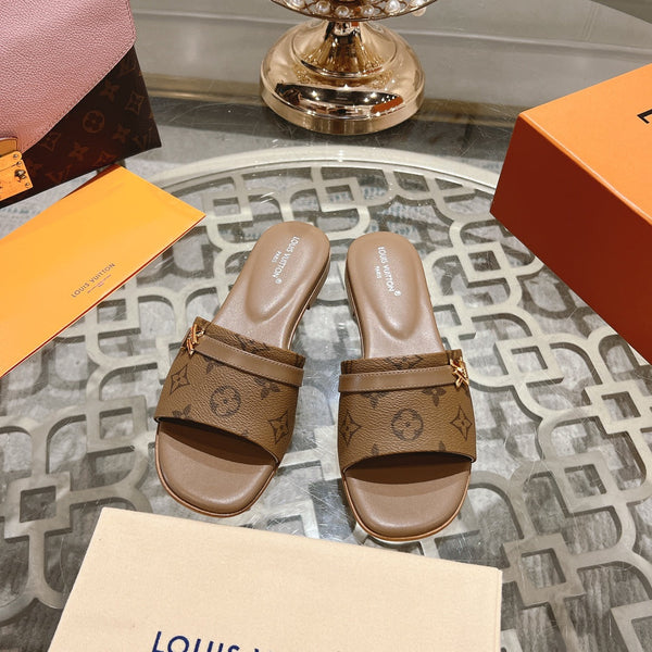 sandalo lv isola flat mule marrone monogramma in pelle di vitello