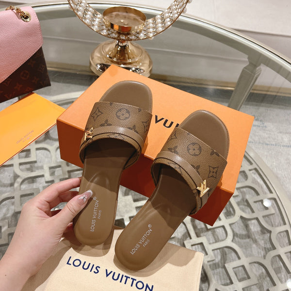 sandalo lv isola flat mule marrone monogramma in pelle di vitello