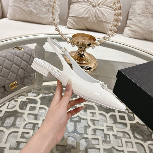 CC 25C Ballerine con cinturino posteriore in vernice bianca 213330