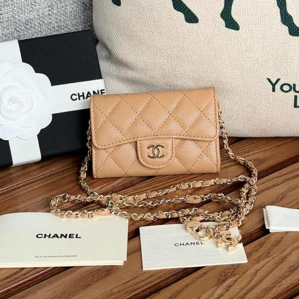 CC 24 Classic Wallet On Chain 11cm Beige Caviar Leather 240670