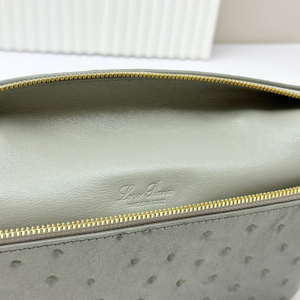 Borsa LP Extra 19 cm con motivo struzzo, pelle di vitello grigio oliva, hardware dorato