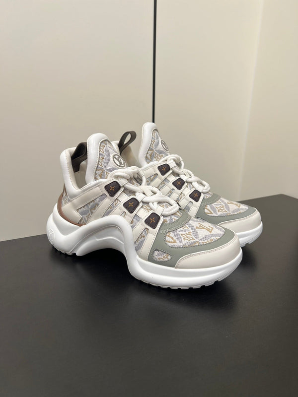 Sneaker LV Archlight 50mm Tessuto jacquard monogrammato bianco grigio marrone