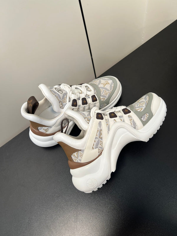 Sneaker LV Archlight 50mm Tessuto jacquard monogrammato bianco grigio marrone