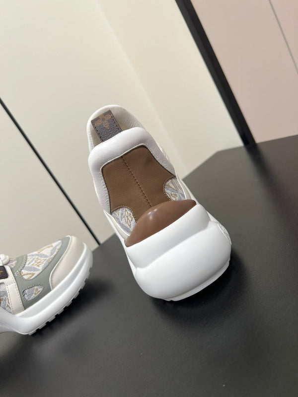 Sneaker LV Archlight 50mm Tessuto jacquard monogrammato bianco grigio marrone