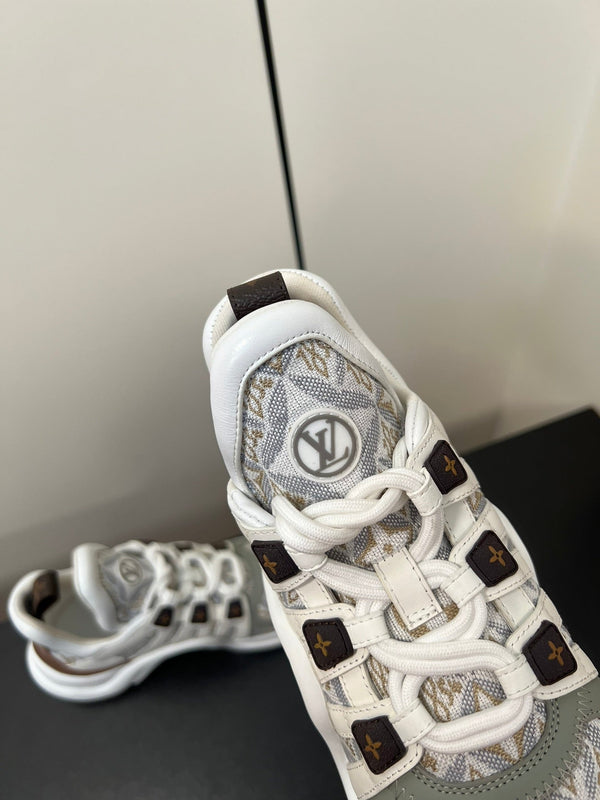 Sneaker LV Archlight 50mm Tessuto jacquard monogrammato bianco grigio marrone
