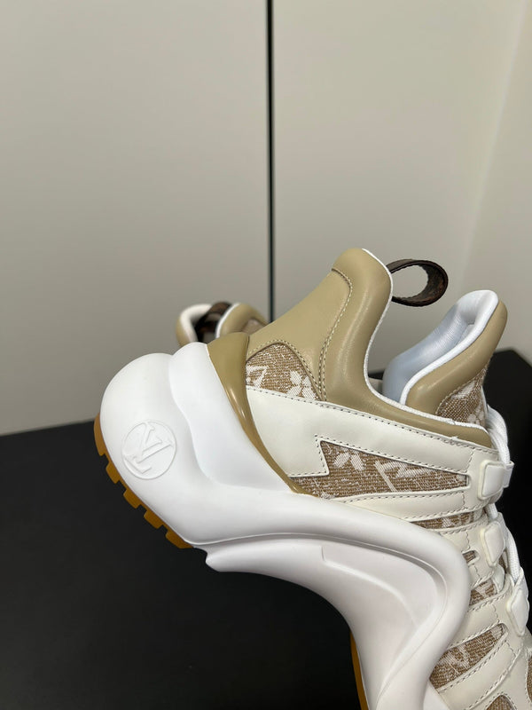 Sneaker LV Archlight 50 mm in tessuto jacquard monogramma bianco misto kaki
