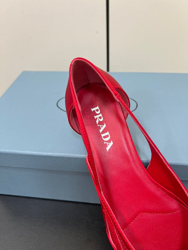 CUT-OUT BALLERINAS IN RED SATIN