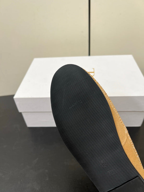 Mocassino The Row Tyler in pelle scamosciata beige 340030