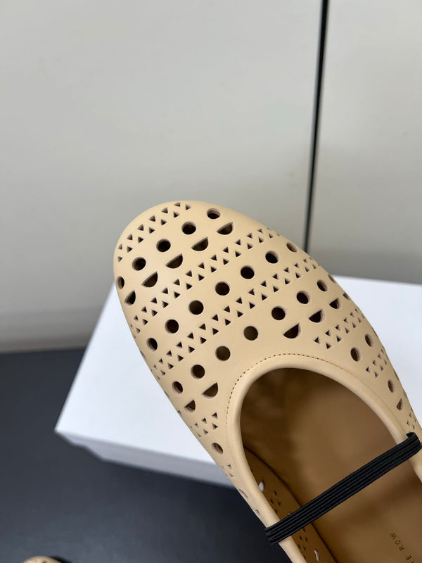 The Row Garden Mary Janes Flats Beige Pelle di vitello 340032