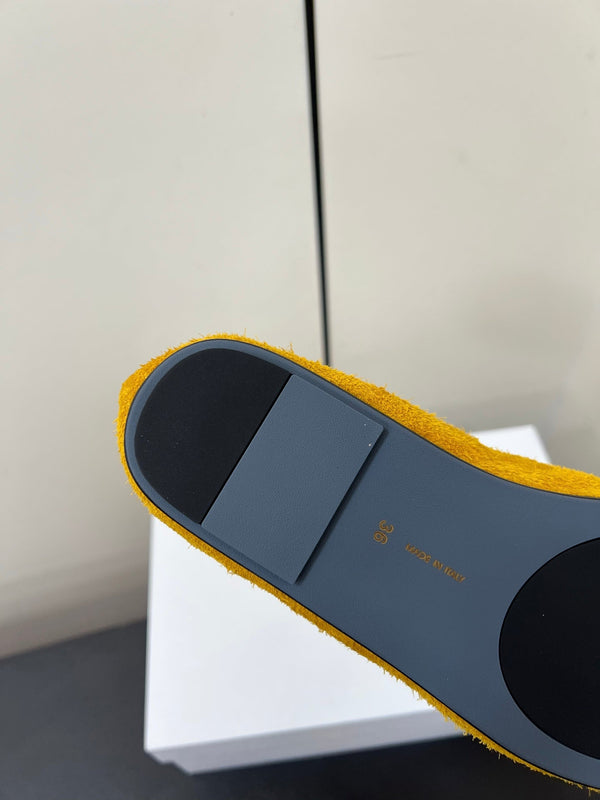 Scarpetta da ballo elastica in pelle scamosciata color ambra e oro 340037