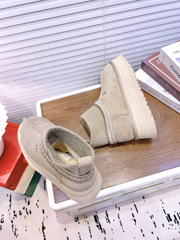 UGG Tazz Platform Boots Light Grey Frabic Suede 512866