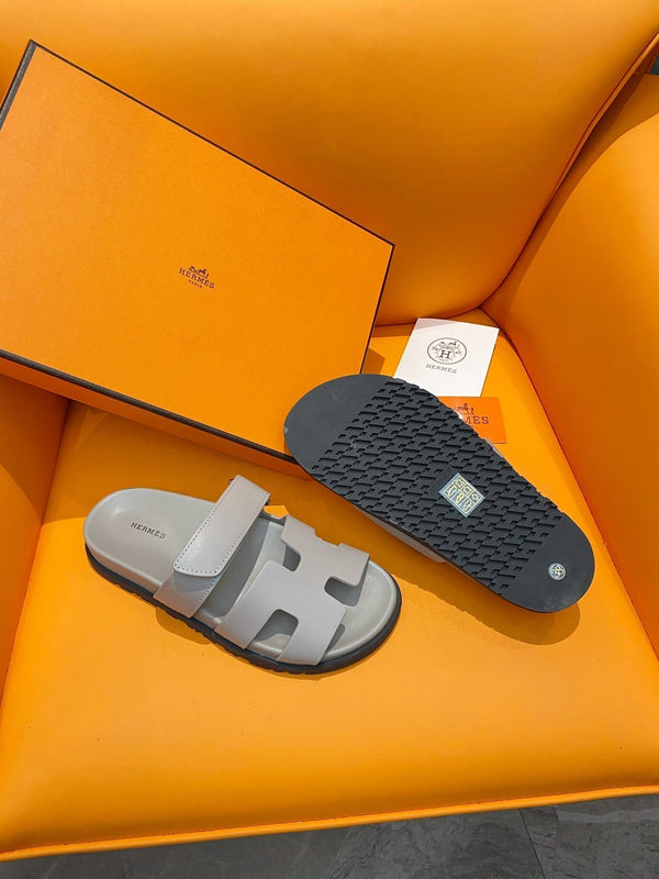 chypre sandal gris perle calfskin