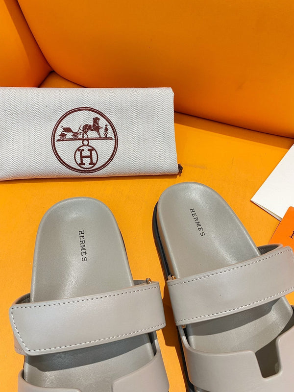 chypre sandal gris perle calfskin