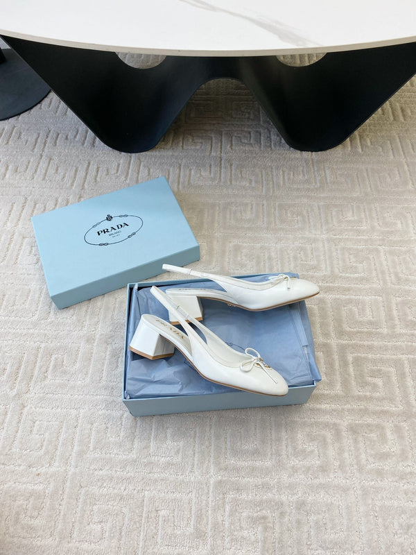 TRIANGLE LOGO SLINGBACK PUMPS WITH BOW IN WHITE CALFSKIN