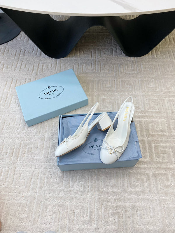 TRIANGLE LOGO SLINGBACK PUMPS WITH BOW IN WHITE CALFSKIN