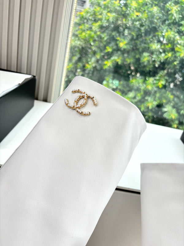 CC 25 High Boot White Calfskin Black Grosgrain 430336