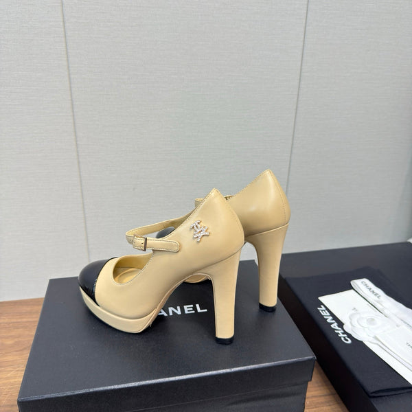 Chanel 25 High Heel Pump Beige Black Sheepskin 465593