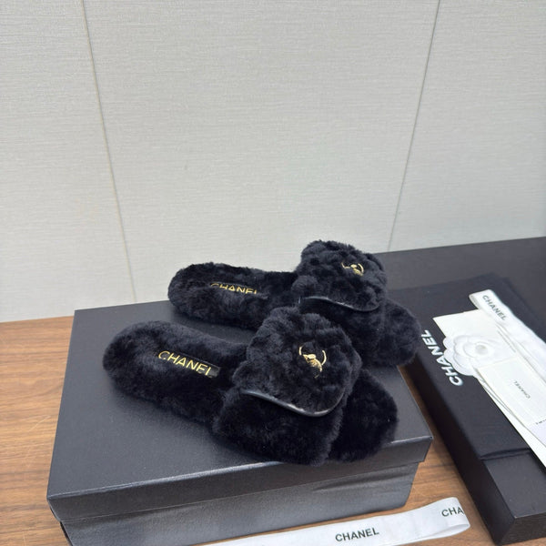 Chanel 25 Slipper black Smooth Lambwool 465602
