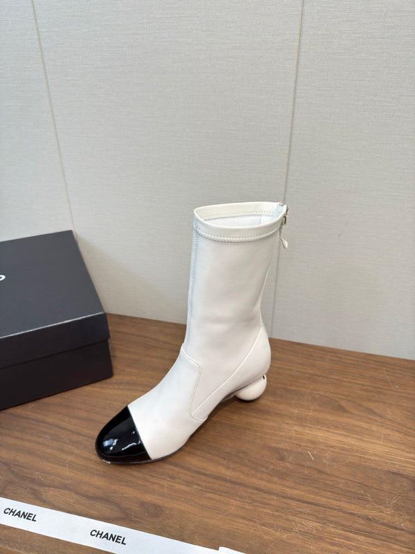 CC 25B Double C Giant Pearl Ankle Boots 50mm White Sheepskin 465703