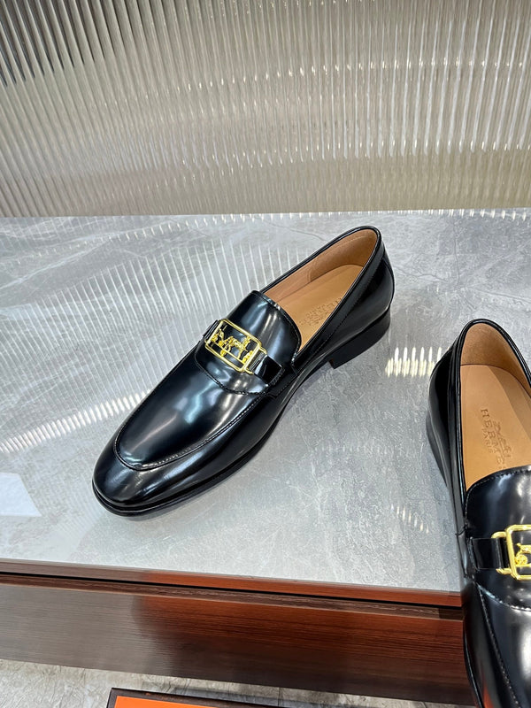 MOCASSINO CON FIBBIA ORO HM IN PELLE DI VITELLO NERA