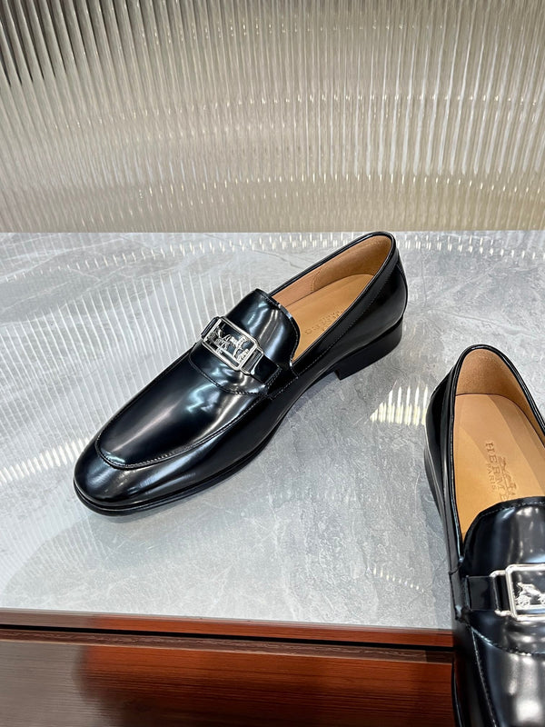 MOCASSINO CON FIBBIA ARGENTO HM IN PELLE DI VITELLO NERA